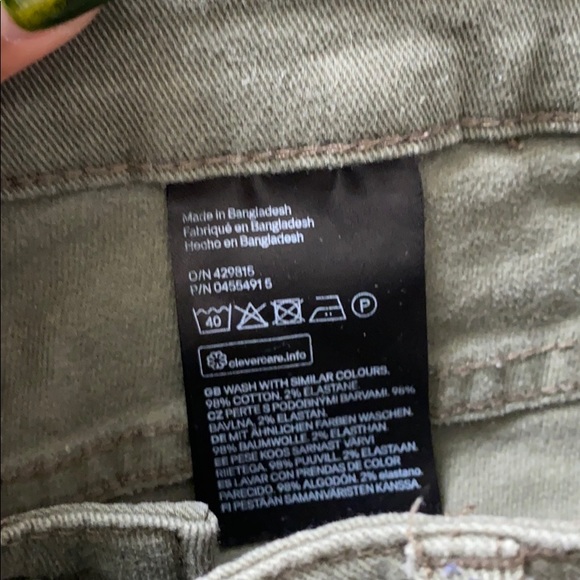 Green H&M Shorts size 8 - Picture 6 of 8